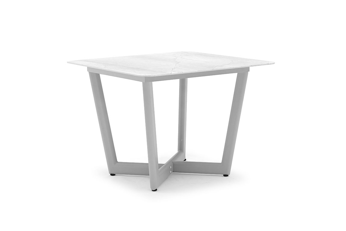 CLUB square dining table